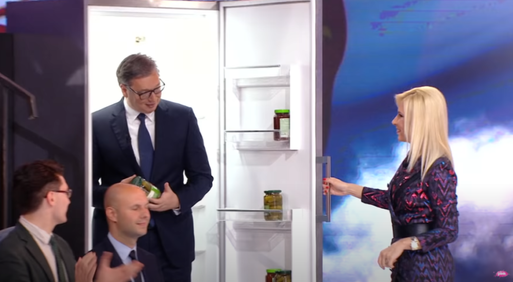 Izvor:Aleksandar Vučić izlazi iz frižidera na Pinku; foto: screenshot/ YouTube